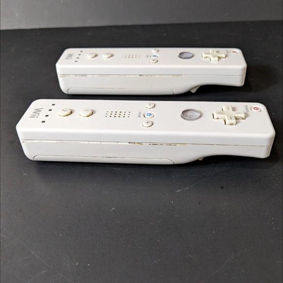 Genuine Nintendo Wii Wireless Remote Controllers OEM (Lot of 2) Tested Working - Picture 5 of 12